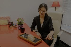 Declutter Your Mind-Feng Shui Solutions for a Peaceful Workspace in the U.S.