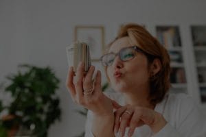 How to Use Feng Shui Crystals to Attract Wealth and Prosperity in Your Life