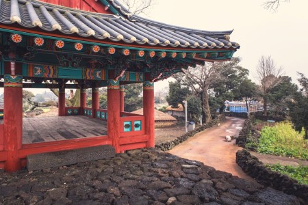 You are currently viewing Achieve Balance-How to Use Feng Shui Energy Ornaments in Your Garden