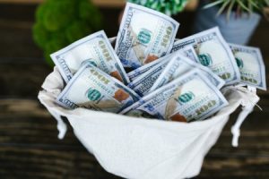 Read more about the article Attract Abundance-How to Use Feng Shui Ornaments for Prosperity