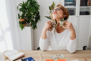 Read more about the article Bring Prosperity Home-Feng Shui Tips for Attracting Wealth and Abundance