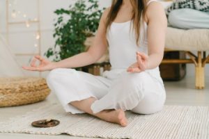 Read more about the article Choosing Feng Shui Ornaments for Your Living Room-A Guide to Positive Energy
