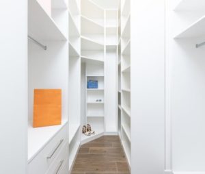 Read more about the article Clear Clutter and Chaos-Feng Shui Solutions for a Tidy Home