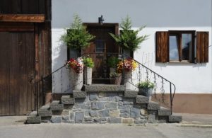 Read more about the article Create a Welcoming Atmosphere-Feng Shui Ornaments for a Balanced Entryway