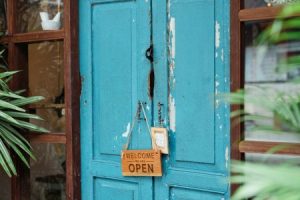 Read more about the article Create a Welcoming Entrance-Essential Feng Shui Energy Ornaments for Your Front Door