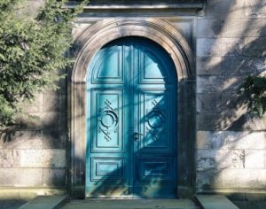 Read more about the article Create a Welcoming Entrance-Feng Shui Tips for Your Front Door Area
