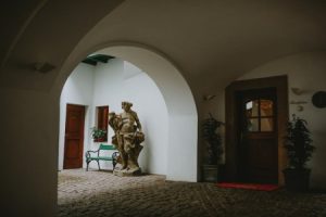 Read more about the article Create a Welcoming Entryway-Essential Feng Shui Tips for Your Home\’s Entrance