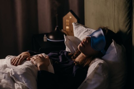 You are currently viewing Creating a Balanced Bedroom-Feng Shui Tips for Restful Sleep