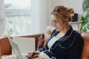 Read more about the article Creating a Balanced Home Office-Feng Shui Tips for Productivity