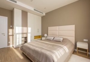 Read more about the article Creating a Harmonious Living Room with Feng Shui Energy Ornaments