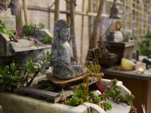 Read more about the article Creating Sacred Spaces-Feng Shui Ornaments for Meditation and Mindfulness