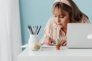 Read more about the article Elevate Your Home Office-Feng Shui Tips for Increased Focus and Creativity