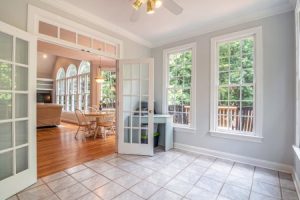 Read more about the article Elevate Your Living Room-Feng Shui Decor Tips for a Welcoming Atmosphere