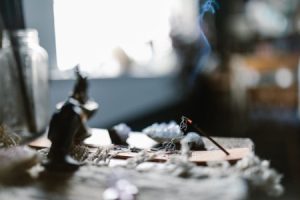 Read more about the article Elevate Your Meditation Space-Feng Shui Ornaments to Enhance Spiritual Practice