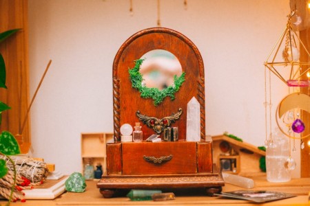 You are currently viewing Enhance Your Living Space-The Best Feng Shui Crystals for Positive Energy