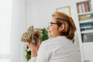 Read more about the article Enhance Your Wealth Energy-Feng Shui Crystals for Financial Success
