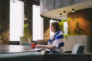 Read more about the article Feng Shui Energy Ornaments for Office Spaces-Tips for a Productive Environment