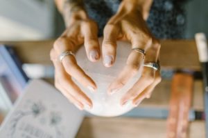 Read more about the article Feng Shui Energy Ornaments for Seasonal Changes-Adapting Your Decor for Balance