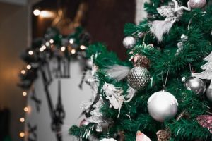 Read more about the article Feng Shui Energy Ornaments for Seasonal Decor-Enhance Your Home Year-Round