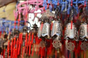 Read more about the article Feng Shui for Beginners-Essential Energy Ornaments to Attract Prosperity