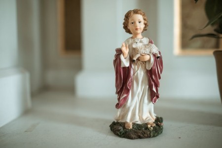 You are currently viewing Feng Shui for Small Spaces-Maximizing Energy with Compact Ornaments