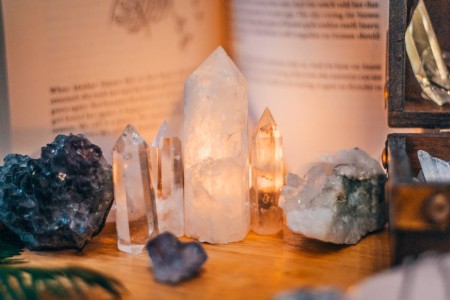 You are currently viewing Understanding Feng Shui Colors-How to Choose Energy Ornaments for Your Space