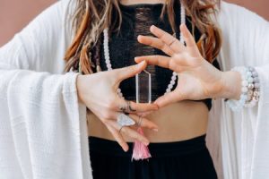 Read more about the article Unlocking Positive Energy-The Power of Feng Shui Crystals in Your Home