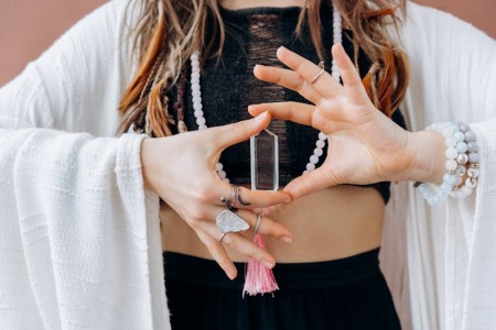 You are currently viewing Unlocking Positive Energy-The Power of Feng Shui Crystals in Your Home