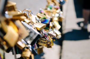 Read more about the article Unlocking the Power of Feng Shui Ornaments for Better Relationships