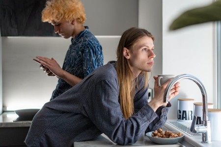 You are currently viewing Using Feng Shui Crystals to Improve Relationships-Tips for Your Living Space