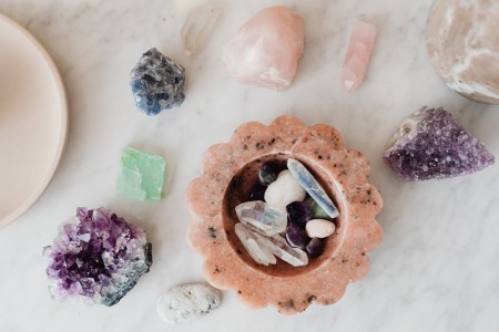 You are currently viewing Using Feng Shui Energy Ornaments to Create a Calming Meditation Space