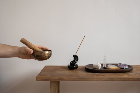 You are currently viewing Using Feng Shui to Balance Your Home’s Energy Flow-A Practical Approach