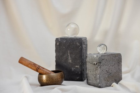 You are currently viewing Using Feng Shui to Enhance Your Meditation Space-Key Ornaments to Consider