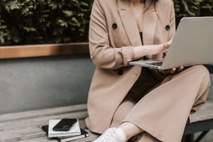 Read more about the article Using Feng Shui to Enhance Your Workspace-Essential Ornaments for Productivity