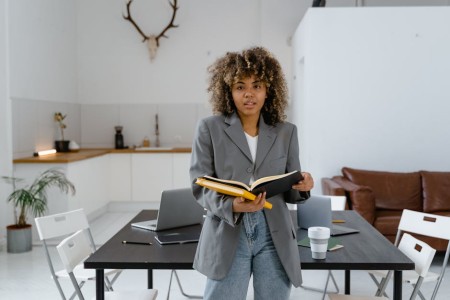 Read more about the article Feng Shui for Entrepreneurs-Boost Your Business Energy with Strategic Decor
