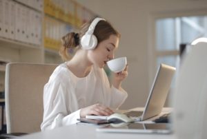 Read more about the article Feng Shui Ornaments for Better Focus and Productivity in Your Workspace