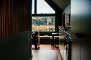 Read more about the article Feng Shui Tips for Creating a Balanced Living Room