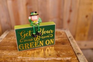 Read more about the article Finding the Perfect Feng Shui Ornament for Your Entryway-A Practical Guide