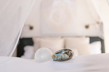 You are currently viewing Harnessing Wealth Energy-Feng Shui Ornaments to Attract Abundance in Your Life