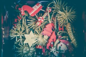 Read more about the article Holiday Decor with a Purpose-Feng Shui Ornaments for Seasonal Energy