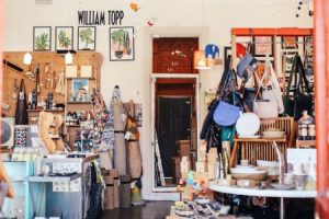 Read more about the article How to Choose Feng Shui Ornaments for Small Spaces