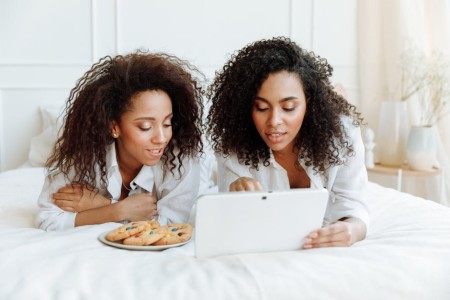 You are currently viewing How to Choose the Right Feng Shui Decor for a Peaceful Bedroom