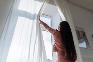 Read more about the article How to Choose the Right Feng Shui Decor for Your Living Room to Promote Harmony