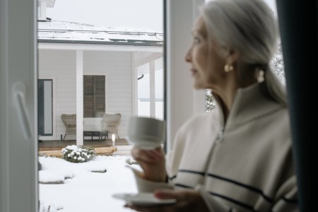 Read more about the article How to Select Feng Shui Items for Seasonal Energy Shifts in Your Home