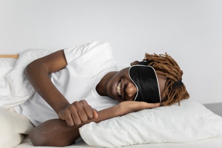 You are currently viewing How to Use Energy Ornaments for Better Sleep in Your Bedroom