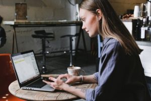 Read more about the article How to Use Feng Shui Energy Ornaments for Better Focus and Productivity