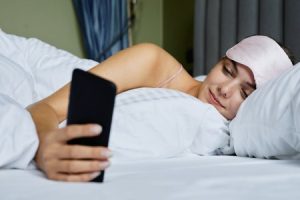 Read more about the article How to Use Feng Shui Energy Ornaments for Better Sleep in Your Bedroom