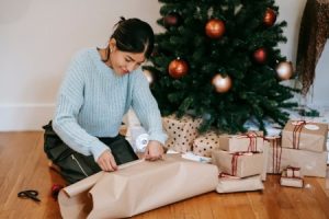 Read more about the article How to Use Feng Shui Energy Ornaments to Attract Positive Relationships