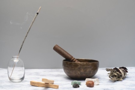 You are currently viewing How to Cleanse and Recharge Your Feng Shui Crystals for Optimal Energy