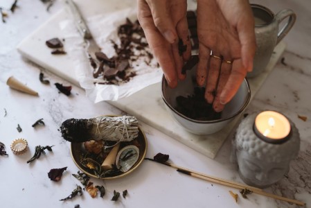 Read more about the article How to Cleanse and Recharge Your Feng Shui Energy Ornaments for Optimal Energy